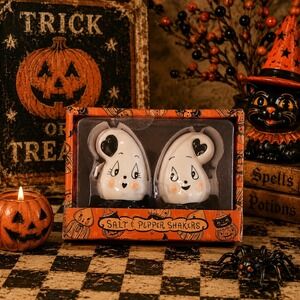 Johanna Parker Cute Ghost Couple Salt & Pepper Shakers‎ Ceramic White Spooky
